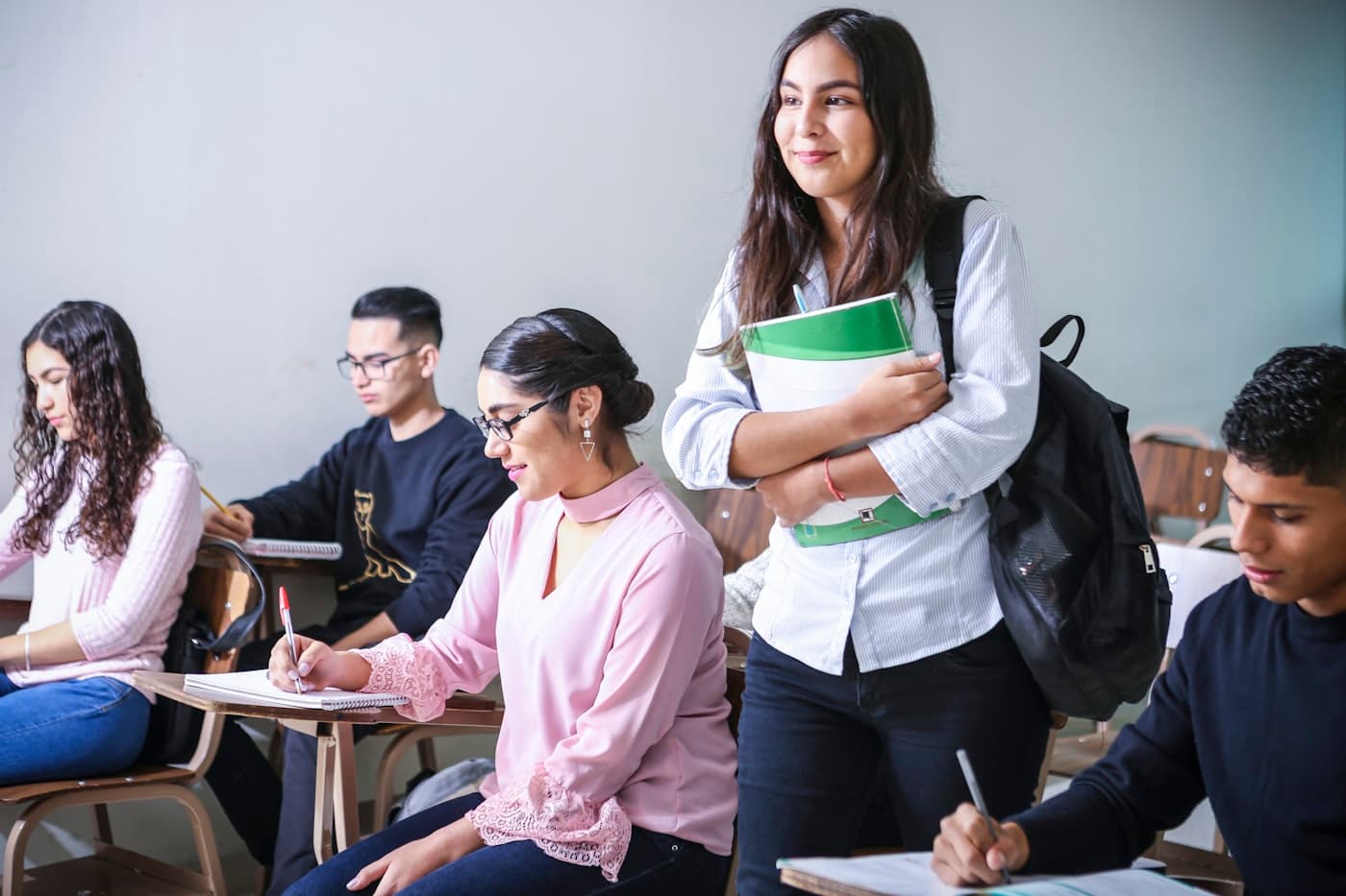 Tutor che segue uno studente in una lezione individuale